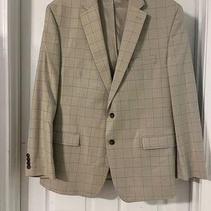 Crème color sport coat.